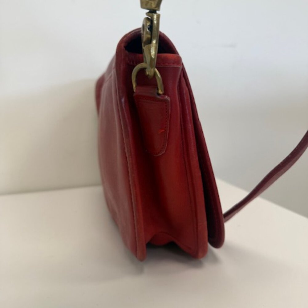 COACH VINTAGE  BAG RED COLORS #5630 PRE OWN VERY GOOD CONDITION - Picture 2 of 7